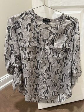 EXPRESS top with zipper front